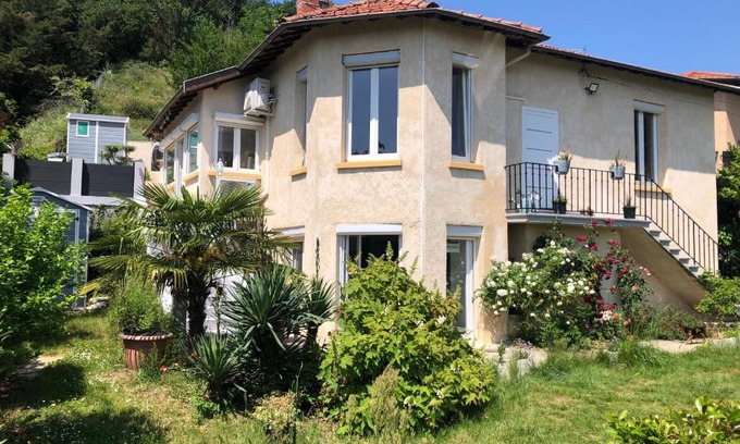 Vancia - Crepieux Apartment | Charming Le Jardin Suspendu: A Family-Friendly Retreat