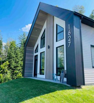 Pohenegamook Ski Chalet | Le Jarret Noir! Chalet NEUF en nature SPA/Vue Lac