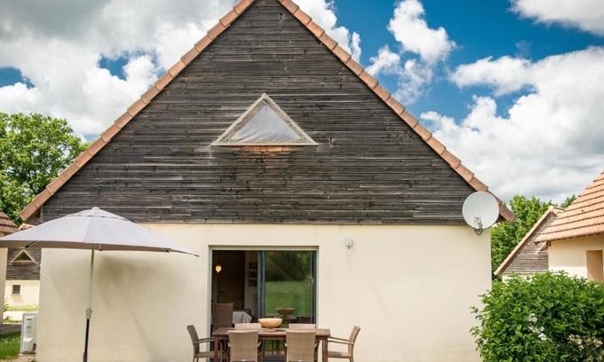 Lacapelle-Marival House | Experience Le Lac Bleu nr 33: Pet-Friendly Retreat