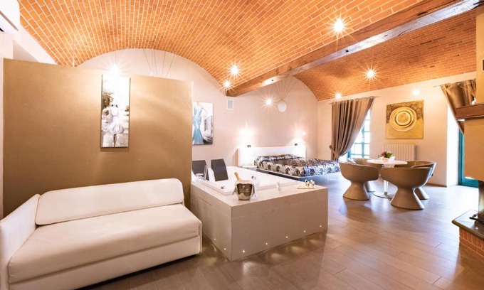 Borgo San Dalmazzo Hotel | Welcoming Le Lanterne: Pet-Friendly Stay with Breakfast