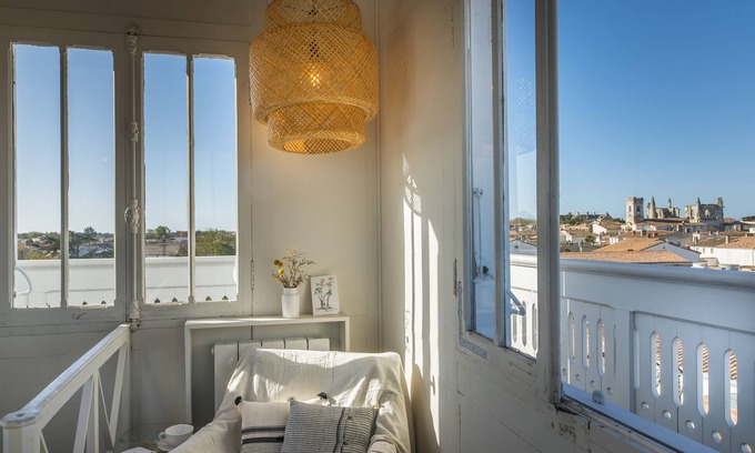 Saint-Martin-de-Re House | Unforgettable Stay at Le Lanternon with Pool & Breakfast
