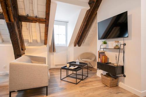 Sens Apartment | Cozy Le Laurencin Sens - Family-Friendly in City Center
