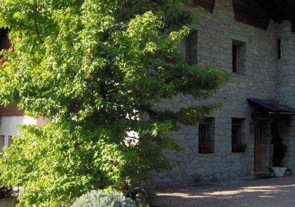 Chatillon Bed & Breakfast | Family-Friendly Retreat at Le Lierre - Rated 9.4/10