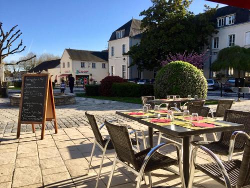 Selles-sur-Cher Hotel | Pet-Friendly Getaway at Le Lion d'Or with Family Amenities