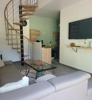 Durtol House | Cozy Le Little Cocoon: Oceanfront Retreat with Pet-Friendly Vibe