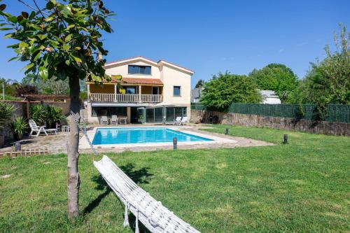 Ames House | Enjoy LE LLAR with Private Pools near Santiago de Compostela