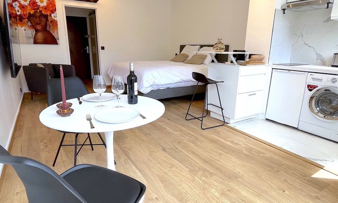 Republique–Point-du-Jour Apartment | Discover Comfort at Le Loft 56 de Boulogne - Family Friendly Stay