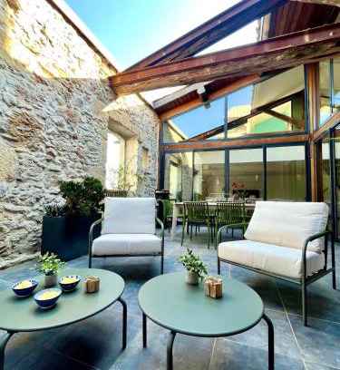 Sete Apartment | LE LOFT DE THAU, Standing, Grand Patio, Déco Bohème, Parking, Climatisation