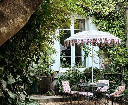 Coursan Bed & Breakfast | Guest Rated 9.4: Le Logis Blanc Bed & Breakfast for Families
