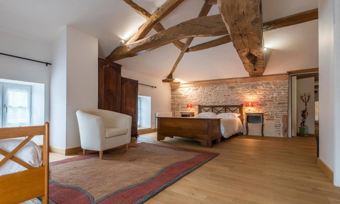Aze Bed & Breakfast | Experience Le Logis d'Azé: Guest Rated 9.8 with Dining