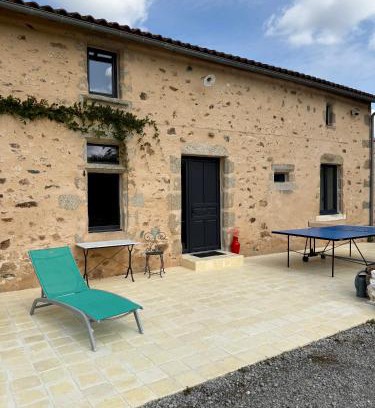 Le Tallud Bed & Breakfast | Discover Le logis d'Edwige: Family-Friendly Retreat