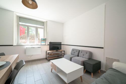 Les Moitiers-d'Allonne House | Le Logis d'Allonne - 10min de la Plage