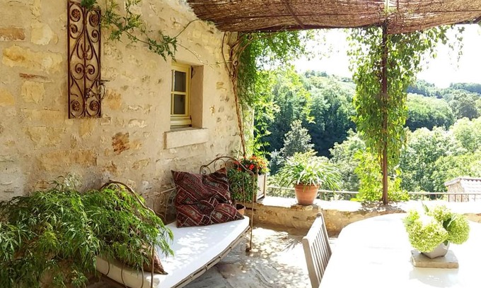 Vic-le-Comte House | Family-Friendly Retreat at Le Logis d'Hortense - 9/10 Rated