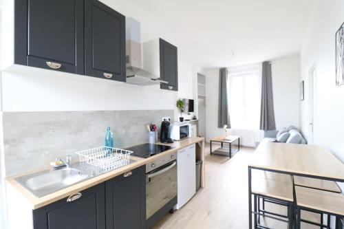 Peloux-Mail Apartment | Family-Friendly Stay at Le Logis de la Gare, 4 Min to Station