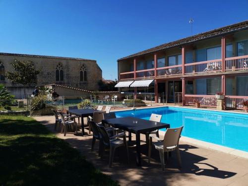 Condom Hotel | Explore Le Logis des Cordeliers: Oceanfront Oasis for Families