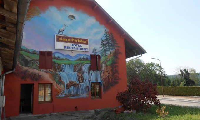 Saint-Nabord Hotel | Discover Le Logis du Pré Braheux: Pet-Friendly Retreat