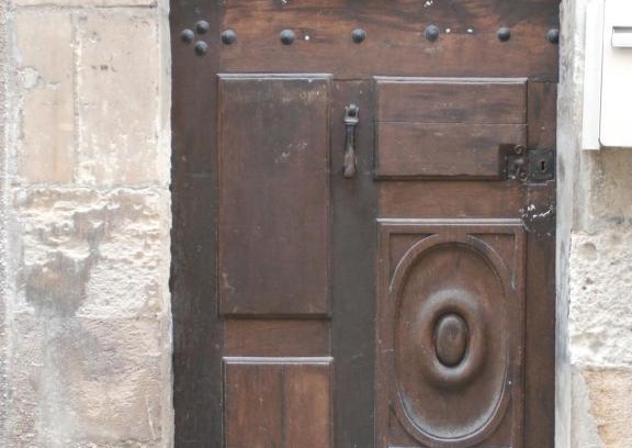 Moulins Apartment | Historic Stay at Le Logis XVIIème - Guest Rated 9.3