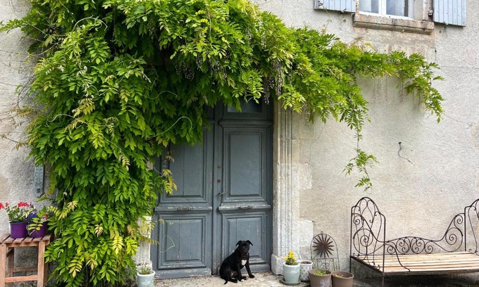 Champagne-et-Fontaine Bed & Breakfast | Explore Relaxation at Le Loriot: Family-Friendly Amenities