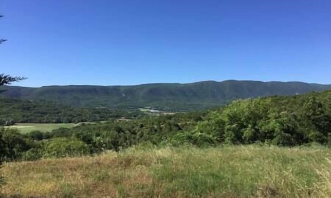 Viens Apartment | Discover le Luberon et le Colorado Provençal Awaits You