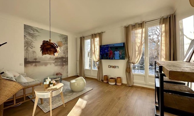 Cadereau Apartment | Family-Friendly Retreat at Le LUTZ - 4-Star Stay, Rated 9.7