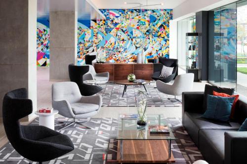 Oak Brook Hotel | Relax at Le Méridien Chicago: Pet-Friendly & Spa Amenities