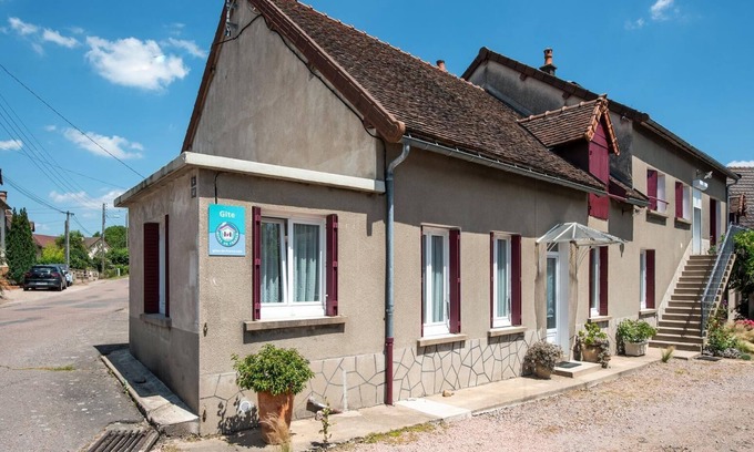 Autun House | Explore Le Magnolia - Autun: Family & Pet Friendly Gîte