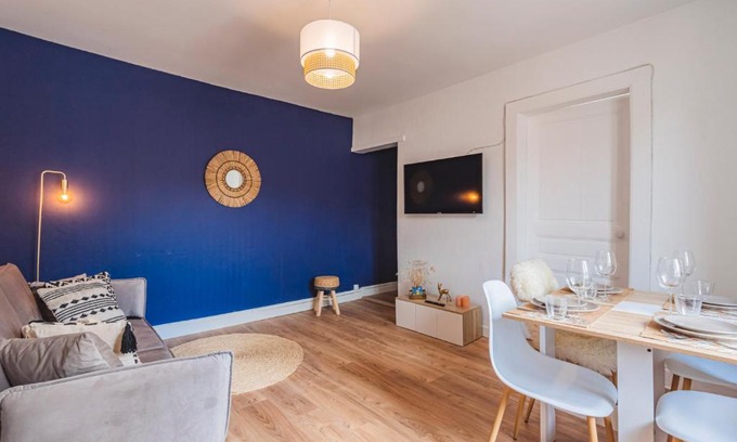 Mont d'Arene Apartment | Majorelle - Peaceful 2 Bedroom Retreat Near Train Station