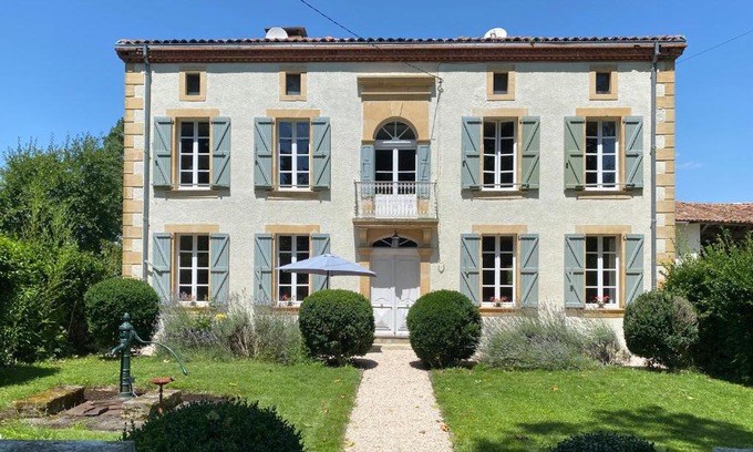 Salerm Bed & Breakfast | Exceptional Le Manoir aux Volets Verts - Family Friendly Stay