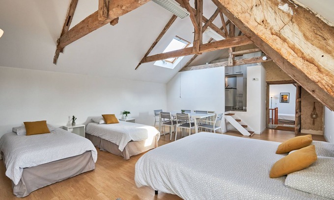 Saint-Loup-Hors Apartment | Guest Rated 10/10: Le Manoir des Doyens Loft for Families