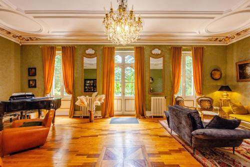 Saint-Sulpice House | Cozy Le Manoir du Thouron: Oceanfront Retreat with Pool