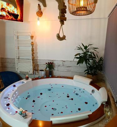 Quartier du chateau Apartment | Relaxing Le Maréchal Duplex with Hot Tub in Central Caen