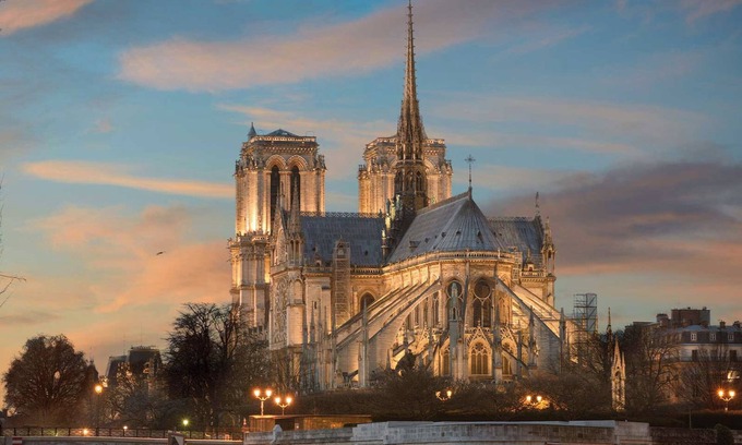 Saint-Gervais Apartment | Elegant Le Marais Notre Dame: Family-Friendly Getaway