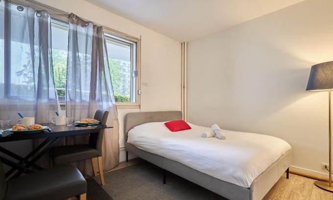 Coutures Apartment | Convenient Stay at Le Marquis - 5 Mins from the Cathedral