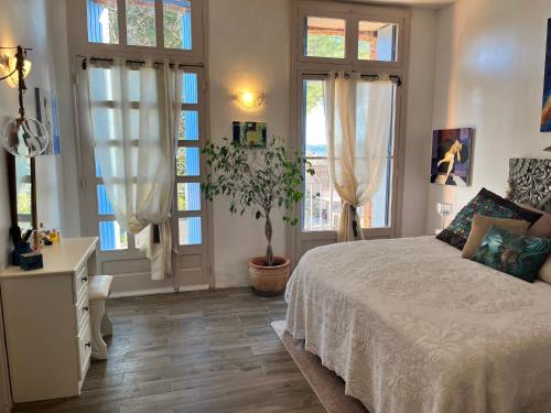 Saint-Genies-de-Fontedit Bed & Breakfast | Experience Oceanfront Bliss at Le Marronnier Hotel