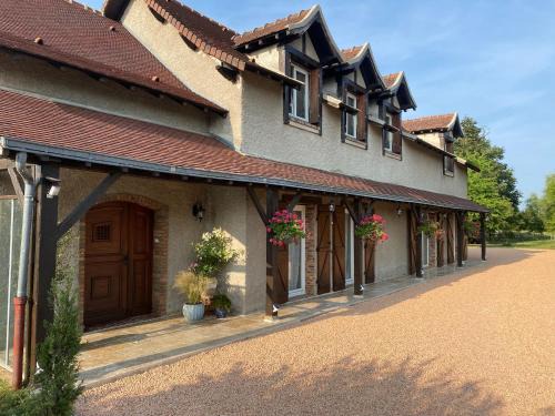 Vendat Bed & Breakfast | Experience Oceanfront Bliss at Le Mas aux Papillons