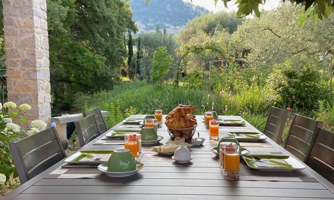 Seguret House | Indulge at Le Mas Carré: Family-Friendly with Pool & More