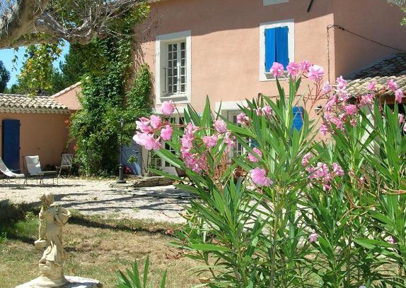 Pont Royal Bed & Breakfast | Discover Le Mas De La Cigale Bleue with Pool & Ocean Views