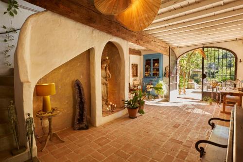 Bages Bed & Breakfast | Beautiful Le Mas de la Prade with Oceanfront Pool Retreat