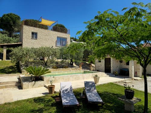 Caromb Apartment | Relaxing Getaway at Le Mas de la Tortue with Ocean View