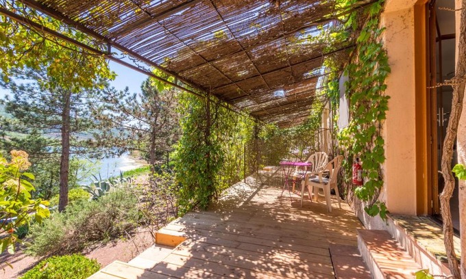 Celles Hotel | Discover Le Mas de Riri: Ocean View and Private Beach