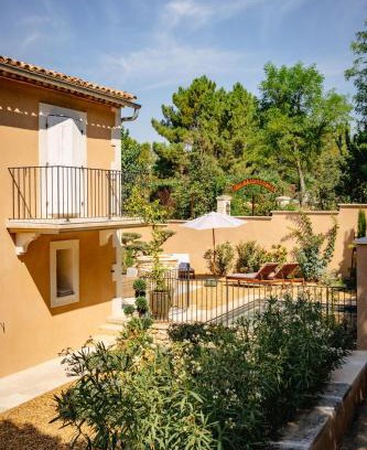 Roussillon Bed & Breakfast | Experience Bliss at Le Mas de Roussillon - 9.5/10 Rated