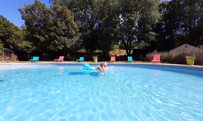 Blars Bed & Breakfast | Pet-Friendly Oasis with Pool and Ocean Views at Le Mas des 3 Anes