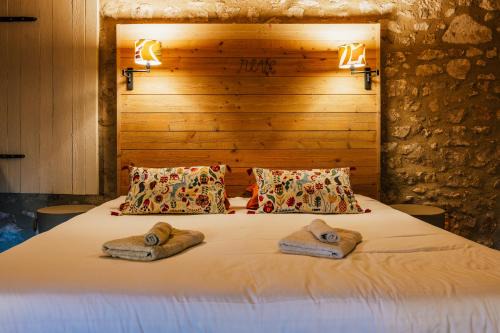 Eygalieres House | Discover Le Mas du Bout: Family-Friendly with a Pool