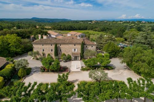 Saint-Privat-de-Champclos Hotel | Relax at Le Mas du Terme: Oceanfront Retreat with Spa