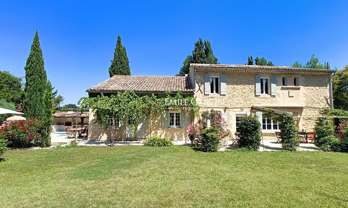 Senas Villa | Inviting Getaway at Le Mas Durance with Family-Friendly Amenities
