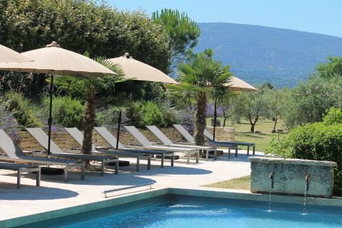 Bonnieux Bed & Breakfast | Experience Comfort at Le Mas Les Eydins - 4-Star Retreat