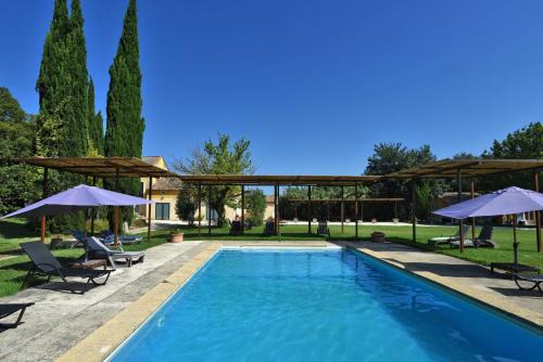 Caderousse Villa | Idyllic Le Mas Soli: Oceanfront Gîtes with Pool Access