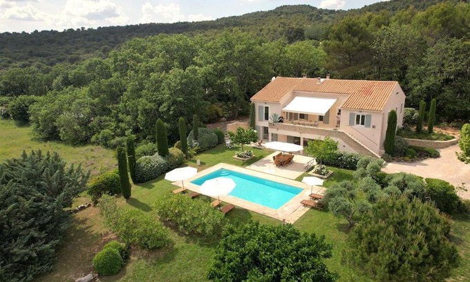 Joucas Villa | Discover Le Mas Sous Les Étoiles with Oceanfront Views
