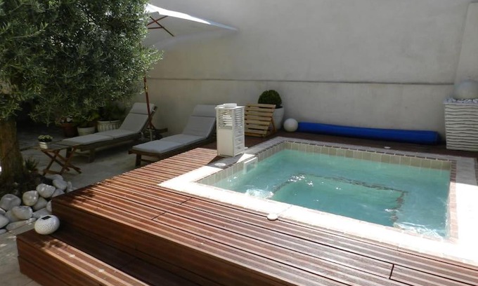 Maubec Apartment | Relax at Le Maset des Aires with Luberon Views & Hot Tub