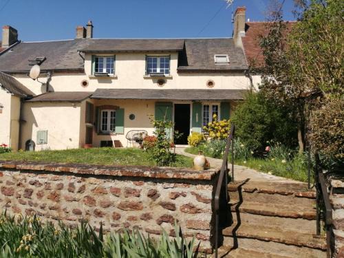 Sens-Beaujeu House | Discover Family-Friendly Comfort at Le Masné Hotel